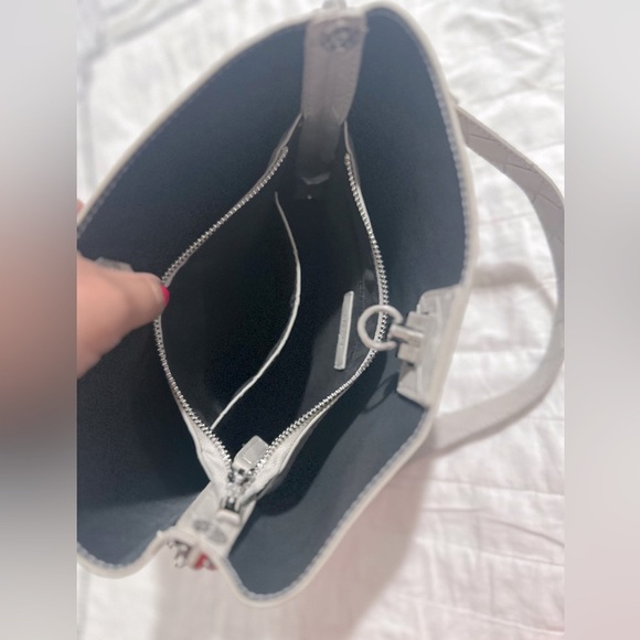 MOTF Cream Shoulder Bag with Minimalist Design - Picture 5 of 7